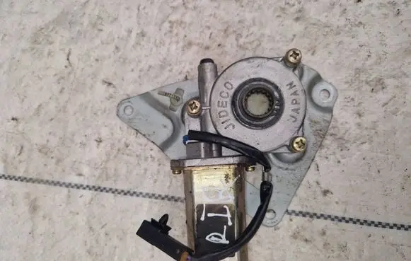 Nissan Patrol Y60 Rear door window regulator with motor