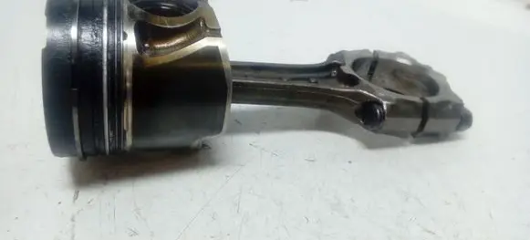 Opel Astra J Piston with connecting rod