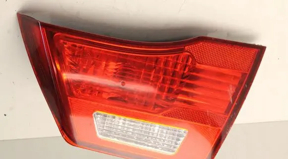 KIA Magentis Tailgate rear/tail lights