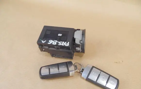 Volkswagen PASSAT B6 Ignition lock 3C0905843R 33303401 0737009S
