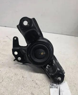 Hyundai Sonata Engine mount bracket 218102T000