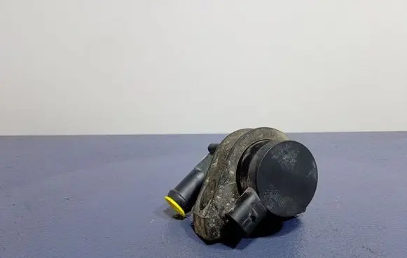 Volvo V40 Water pump 31320347