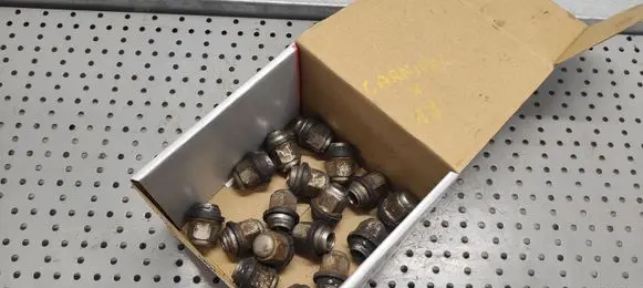 KIA Carnival Nuts/bolts 