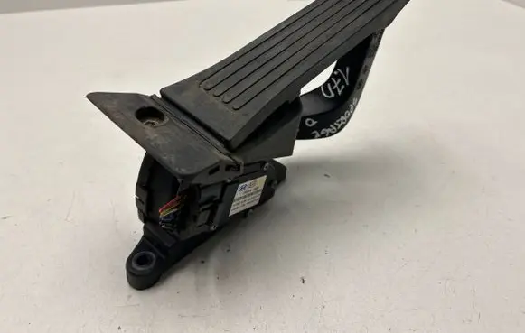 KIA Sportage Accelerator throttle pedal DH327272S000