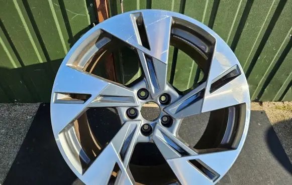 Audi Q7 4M R20 alloy rim 