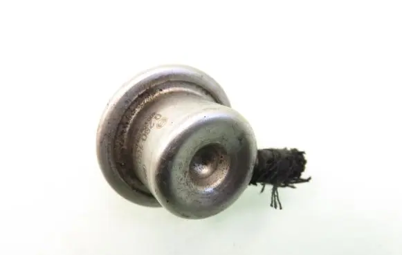 Audi A4 S4 B5 8D Fuel pressure regulator 0280160575