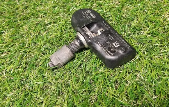 Audi A6 S6 C6 4F Tire pressure sensor 1K0907255C