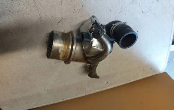 Volkswagen Golf VII EGR valve cooler 04L131512BR