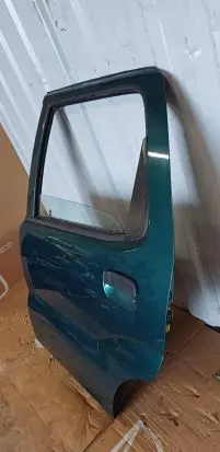 Suzuki Ignis Rear door