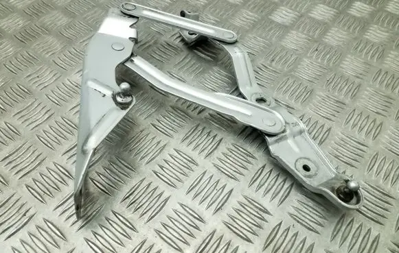 Audi TT Mk1 Engine bonnet/hood hinges 8N0823301