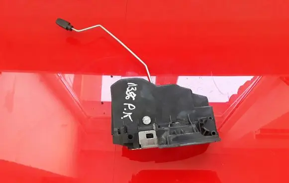 BMW X3 E83 Front door lock 7154627