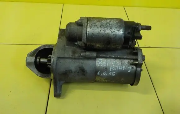 Opel Astra J Starter motor 8SP7