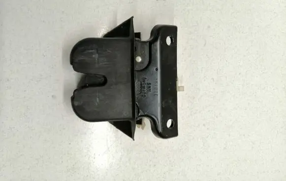Audi A4 S4 B5 8D Tailgate/trunk/boot lock/catch/latch 8D9827505A