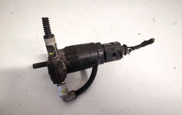 Skoda Octavia Mk2 (1Z) Windscreen/windshield washer pump 1k6955651 uesd