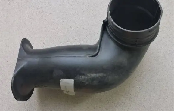 Mazda 6 Air intake hose/pipe L81313201A