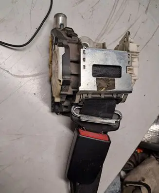 Mercedes-Benz CL C216 Rear seatbelt 330579950BR216