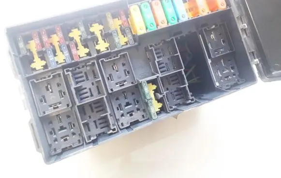 Ford Focus Fuse box set 98ag14a142ad 2m5t-14a076-ab