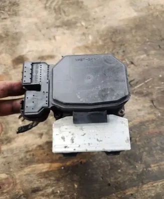 Toyota Celica T230 ABS Pump 4451032070 1330004110