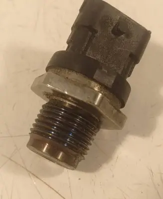 Volvo XC90 Fuel pressure sensor 0281002952