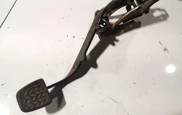 Toyota Avensis T250 Brake pedal 