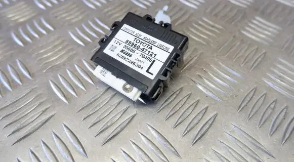 Toyota Prius+ (ZVW40) Light module LCM 8996047121