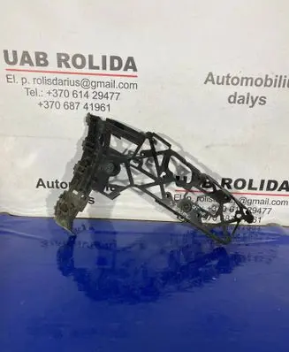 Front bumper mounting bracket