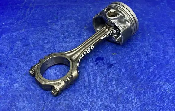 Volkswagen Golf VI Piston with connecting rod 076212 03CD 03CCK
