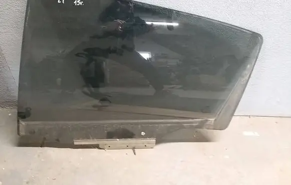 Toyota Yaris Rear door window glass 