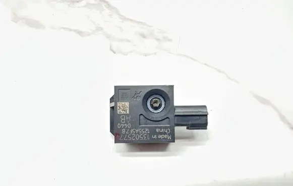 Opel Astra J Airbag deployment crash/impact sensor 13502577 1255A5F7B
