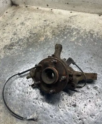 Toyota Corolla Verso AR10 Front wheel hub