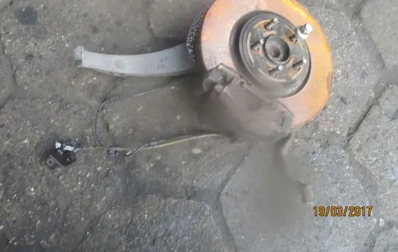 Front wheel hub spindle knuckle