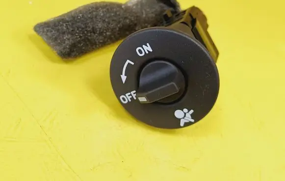 Renault Modus Passenger airbag on/off switch 8200169589C