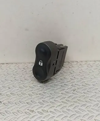 Dacia Sandero Central locking switch button 870250