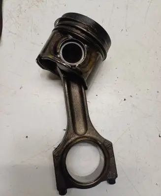 BMW X5 F15 Piston with connecting rod 04L110