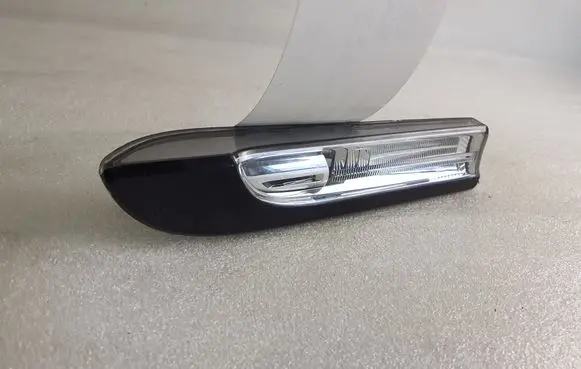 Front fender indicator light