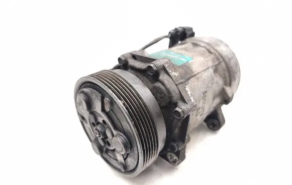 Volkswagen Caddy Air conditioning (A/C) compressor (pump) 7H0820803D