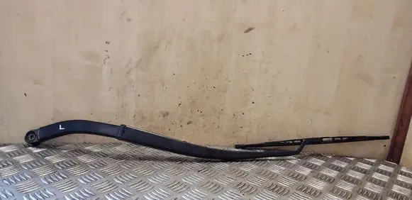 Nissan X-Trail T31 Front wiper blade arm