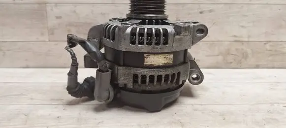 Toyota Corolla Verso AR10 Generator/alternator 