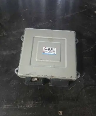 Mazda 3 I Engine control unit/module L82318881B