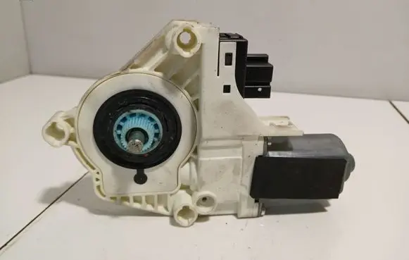 Audi A5 8T 8F Front door window regulator motor 8T0959802A