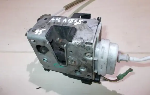 Audi A4 S4 B5 8D Front door lock 8D1837016B