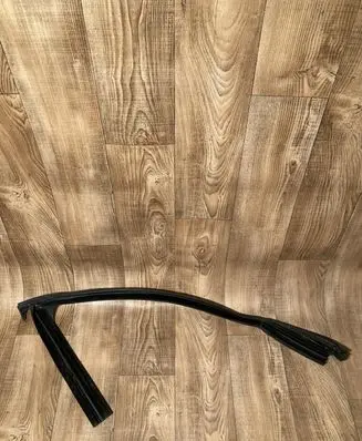 Alfa Romeo 164 Rubber seal front door window/glass T678