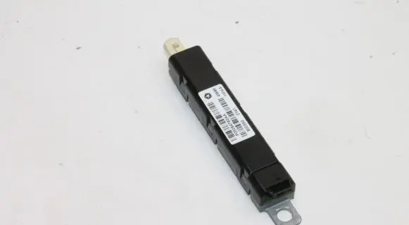Chrysler 300C Aerial antenna filter P05064783AA