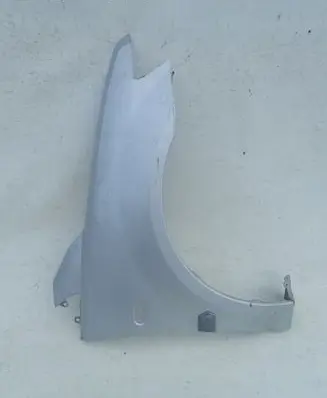 Mitsubishi Space Wagon Fender