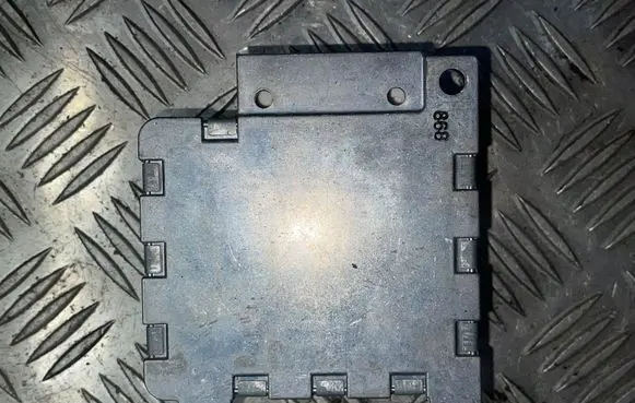 Audi A4 S4 B5 8D Airbag control unit/module 8A0959655C 96T12720619 0285001038