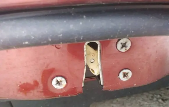 Mazda CX-7 Front door lock