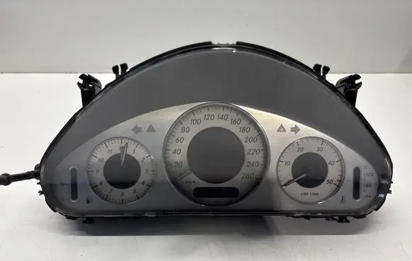 Mercedes-Benz E W211 Speedometer (instrument cluster) A2115405711