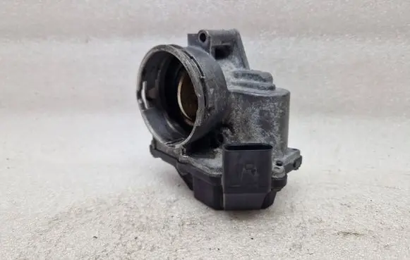 Volkswagen Golf V Throttle valve 03G128063G