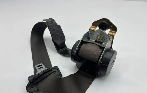 Jaguar XK8 - XKR Rear seatbelt HJE7061AB 530073203 0430010