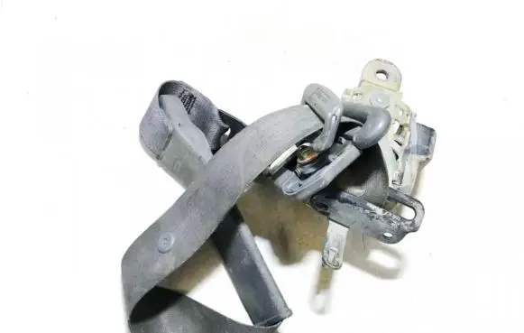 Mazda 626 Front seatbelt